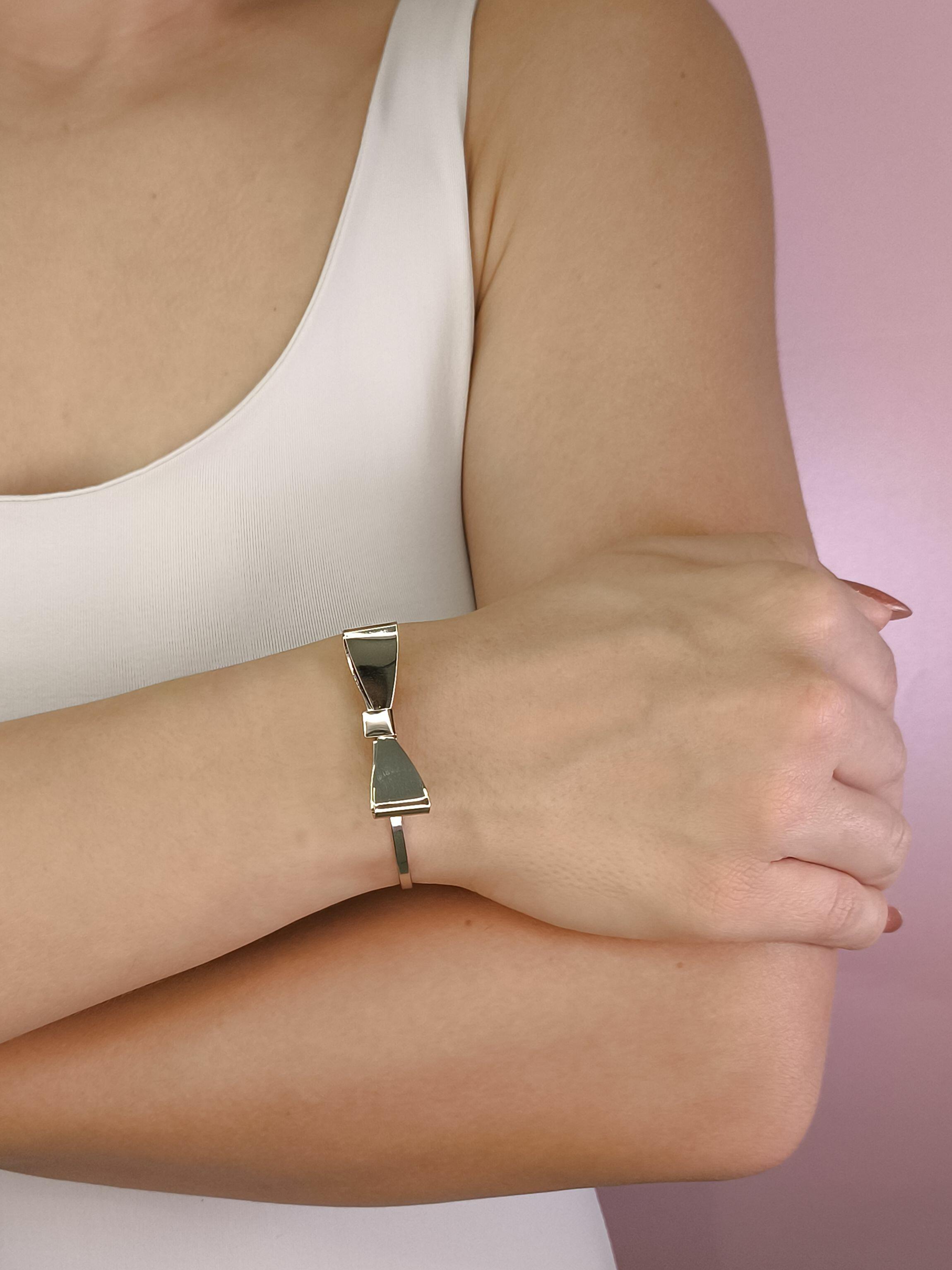 Bracelete Laço: Elegância Romântica Com Design Delicado