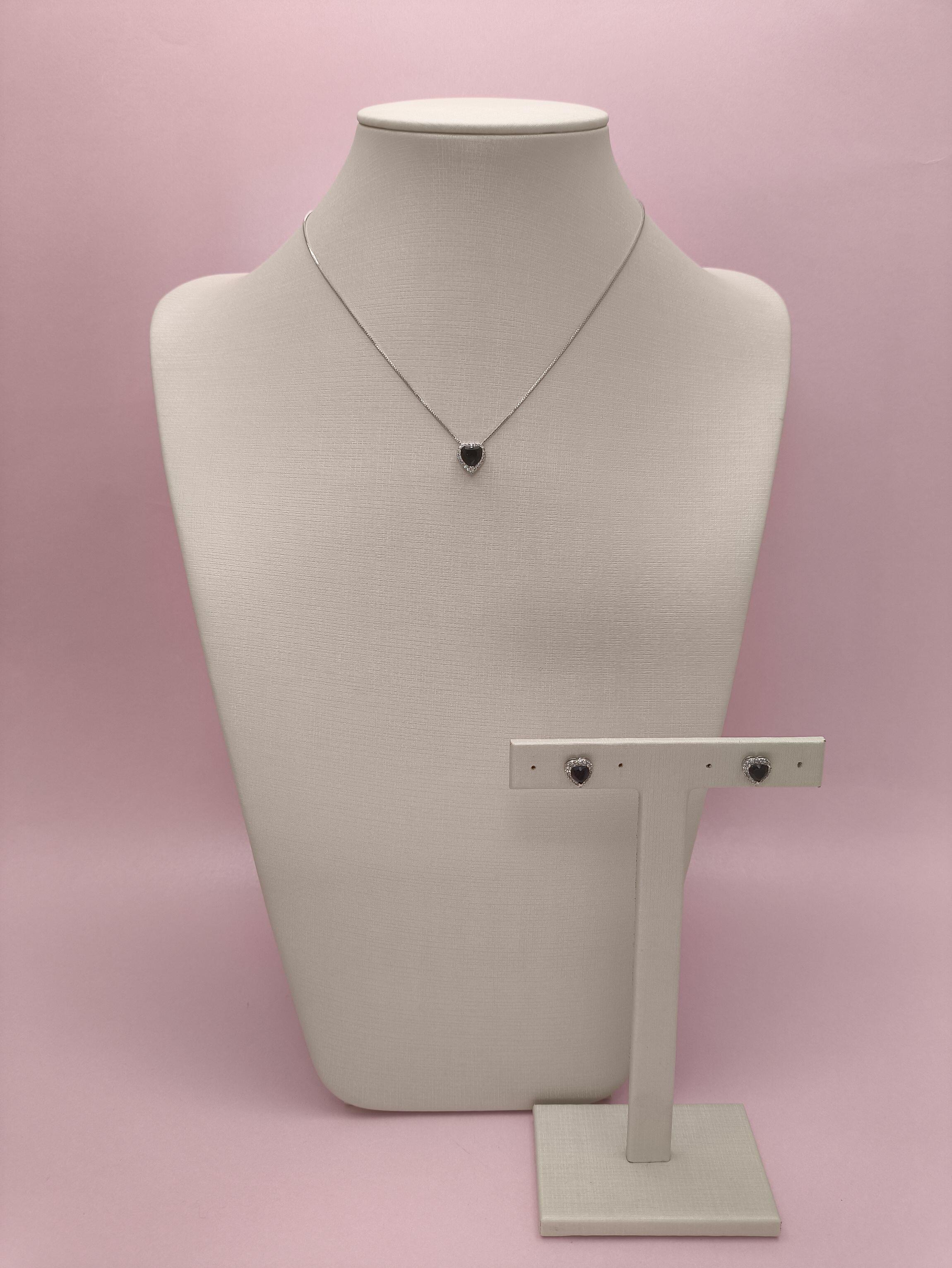 Conjunto Coração Preto Cravejado: elegância com um toque de mistério