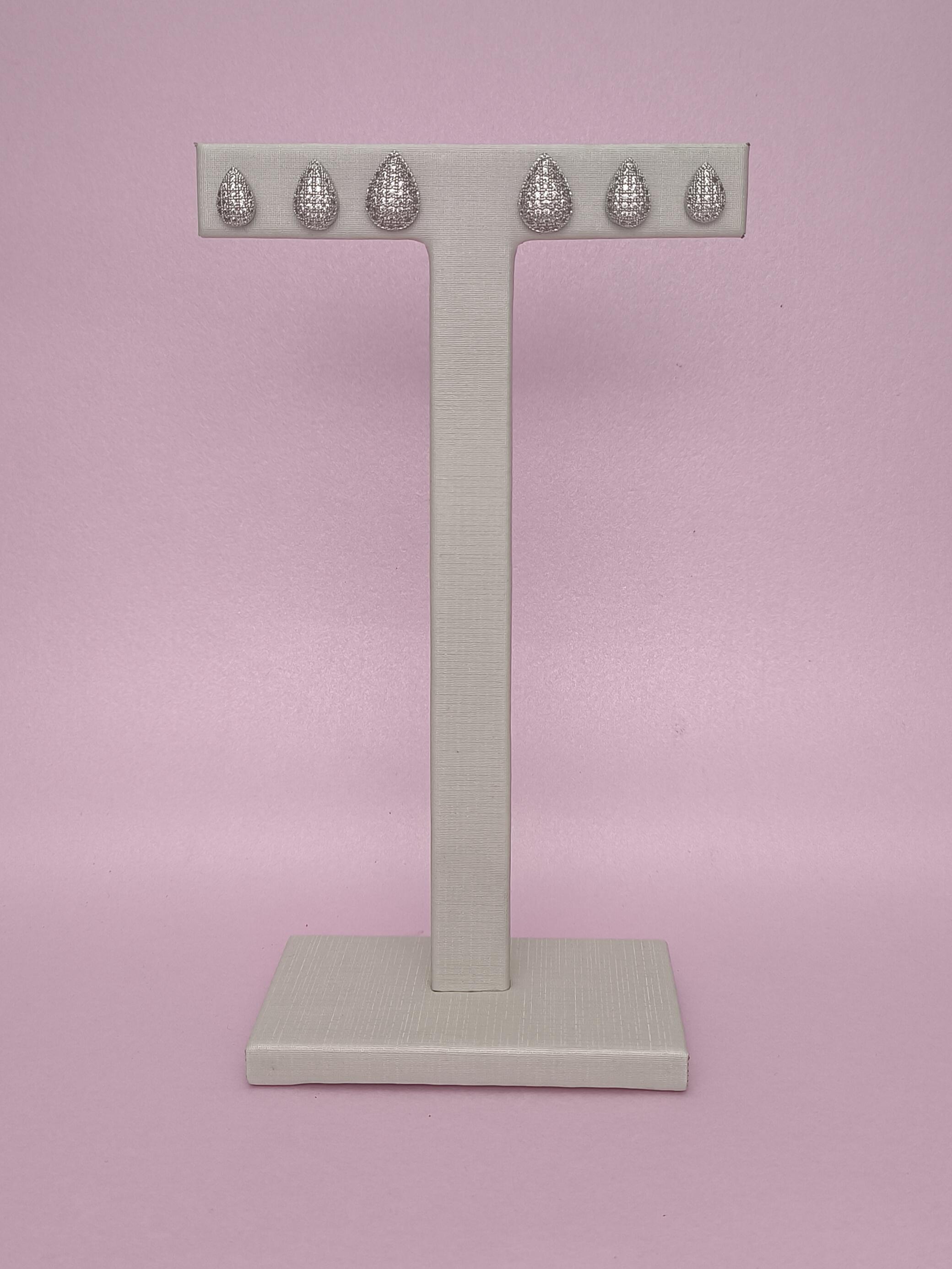 Trio Gotas Cravejadas: elegância versátil com acabamento impecável em ouro ou ródio branco