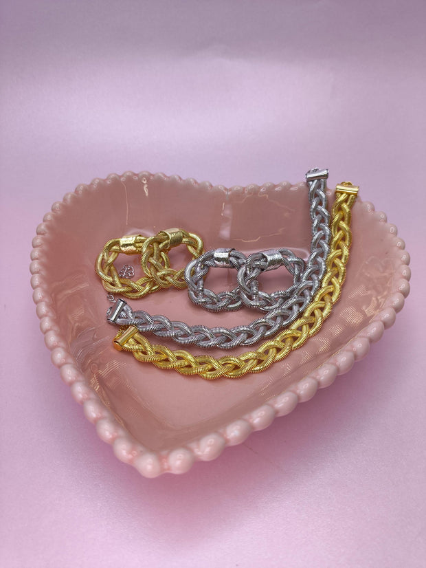 Conjunto Corrente Trançada: brilho clássico com toque contemporâneo