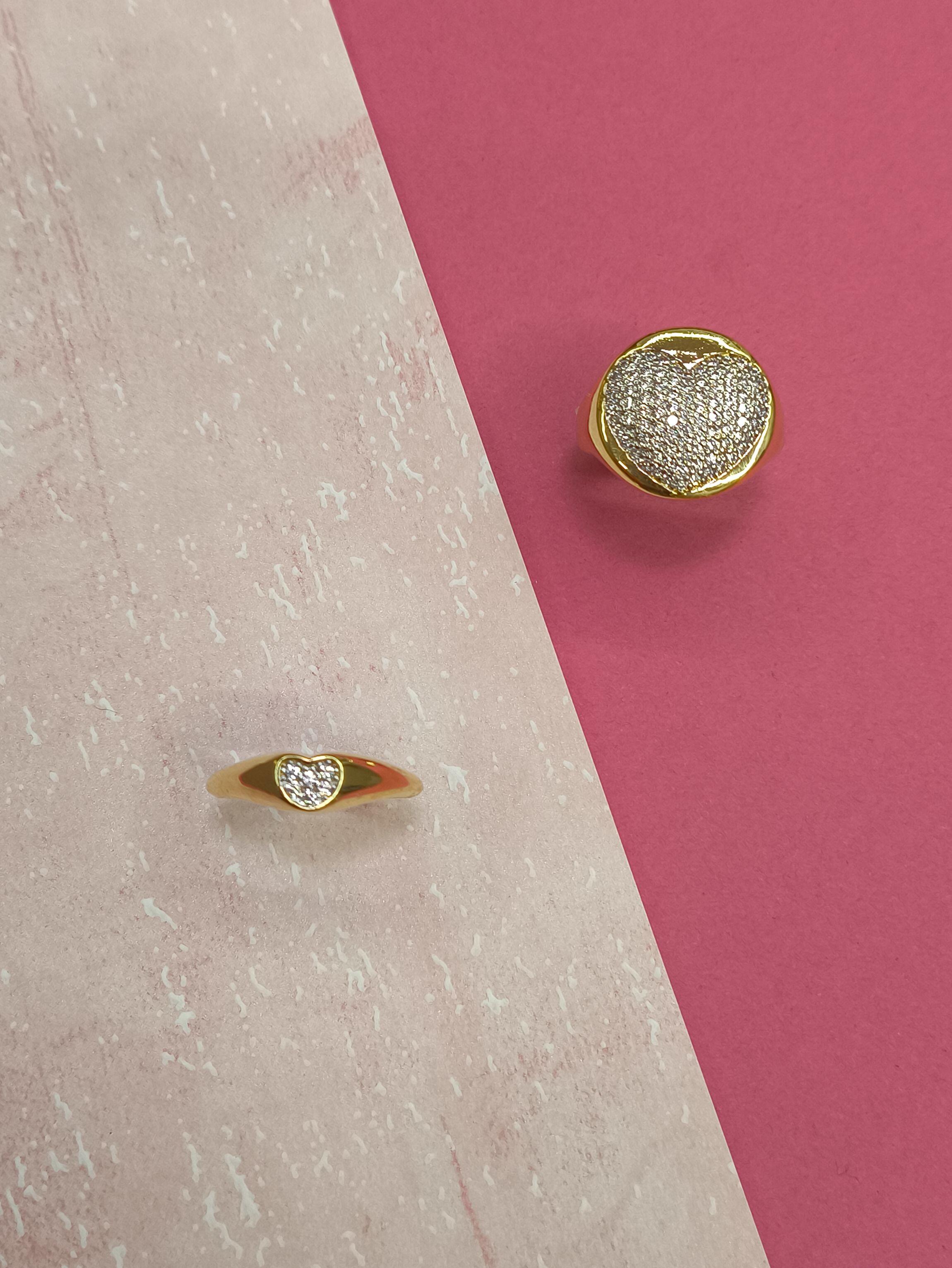 Anel Redondo com Coração Cravejado