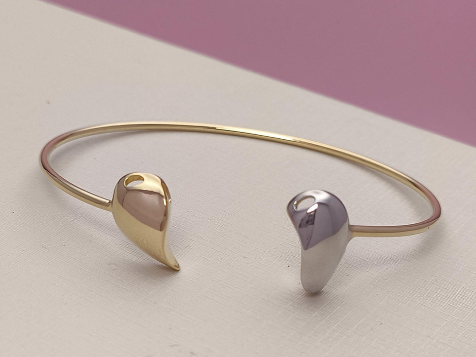 Bracelete Com Coração Due Colori: Elegância Bicolor Com Toque Romântico