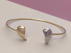 Bracelete Com Coração Due Colori: Elegância Bicolor Com Toque Romântico