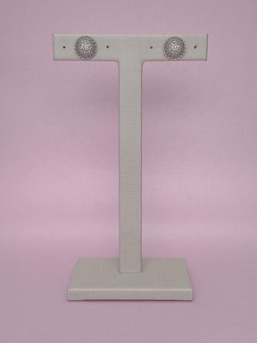 Brinco Botão Cravejado G: Presença Marcante Com Brilho Sofisticado