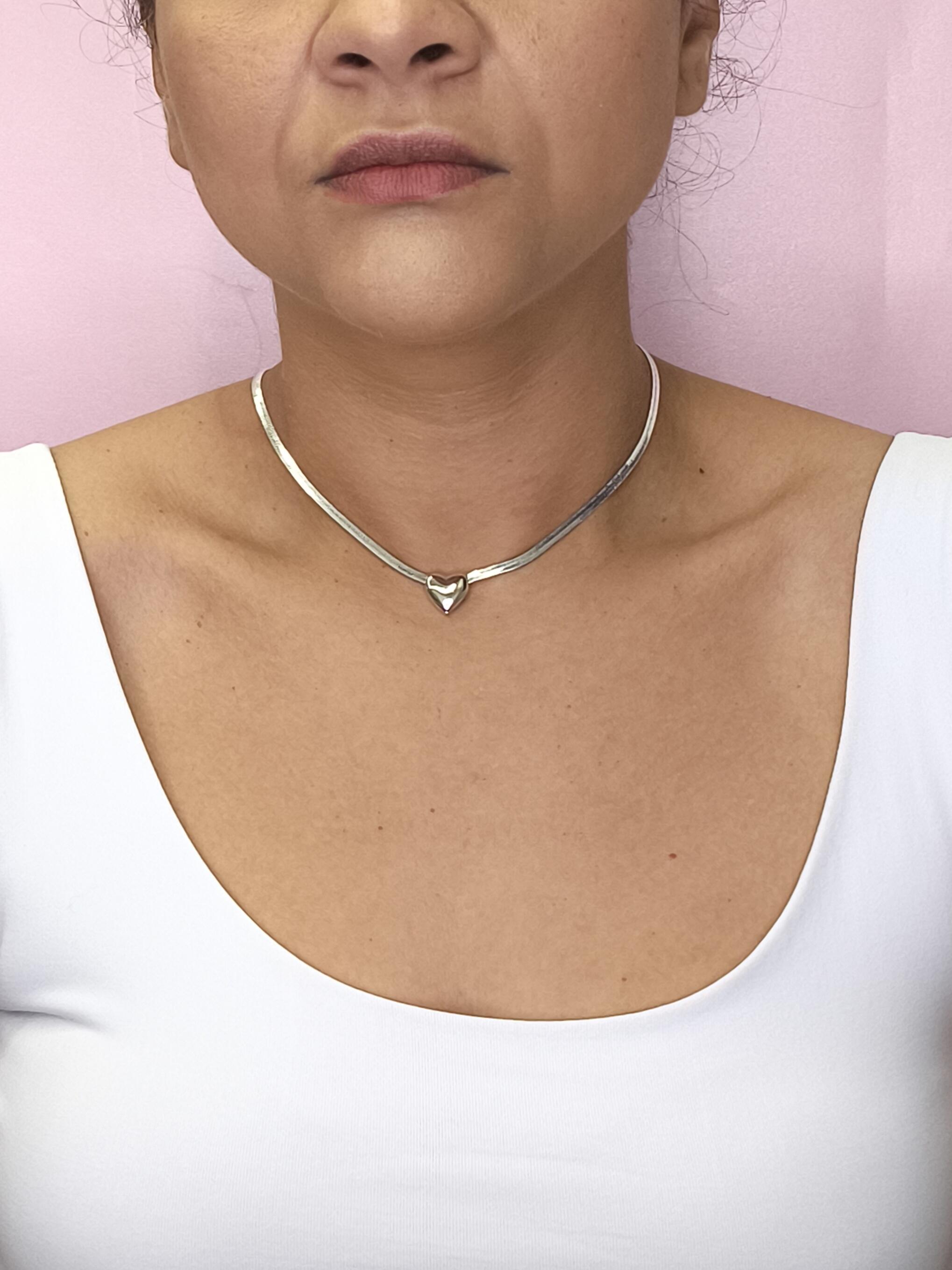 Colar Fita com Coração