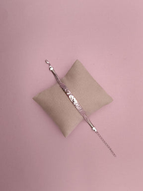 Pulseira Malha com Detalhe Martelado: textura elegante e acabamento brilhante para destacar o seu estilo