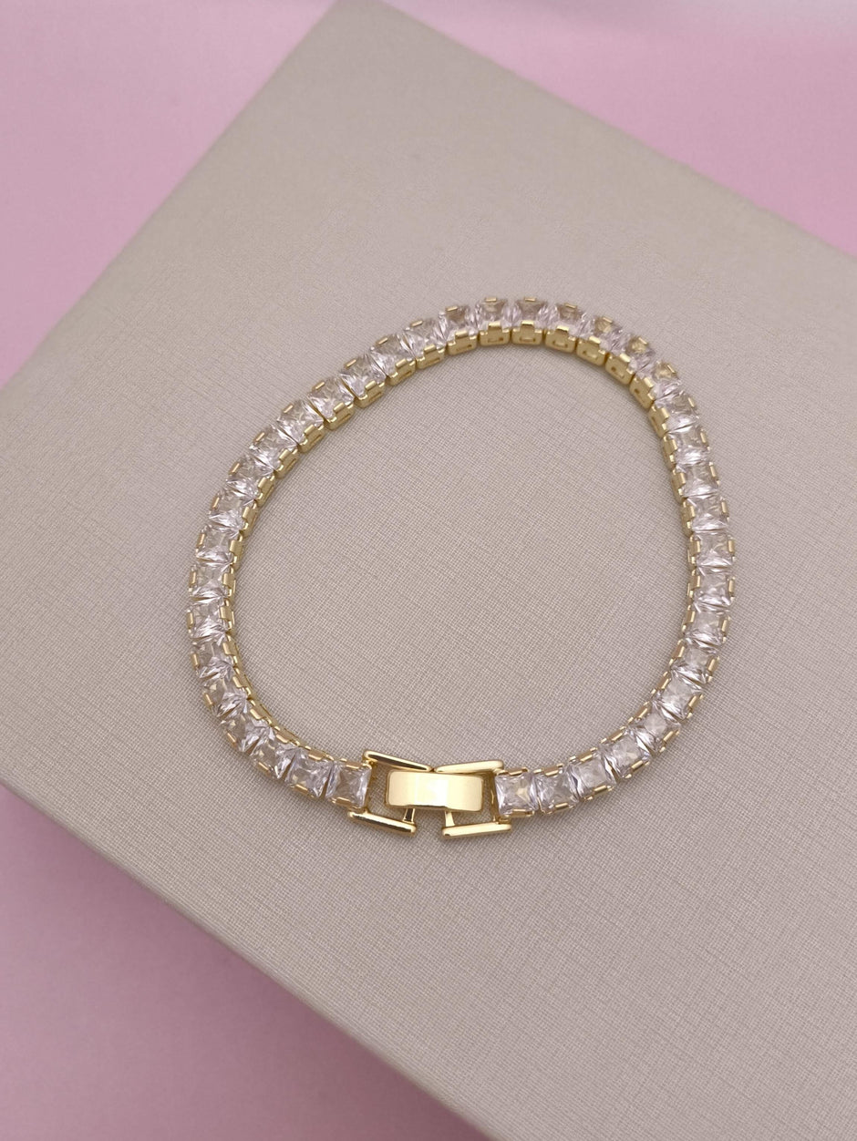 Pulseira Riviera Carré 4 mm: brilho marcante em cada detalhe para destacar sua elegância