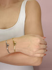 Pulseira Laminada com Coração: delicadeza romântica em cada detalhe do seu look