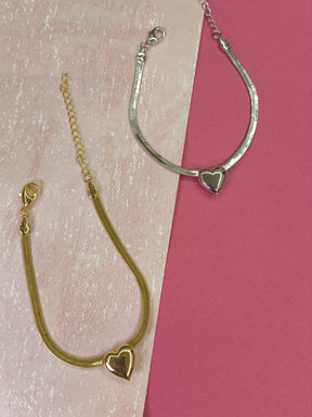 Pulseira Laminada com Coração: delicadeza romântica em cada detalhe do seu look