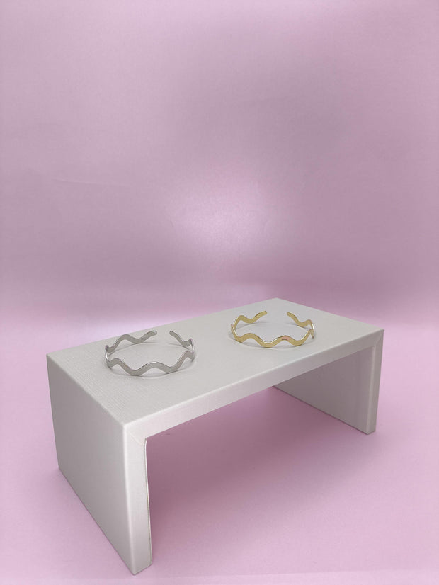 Conjunto de Pulseiras Onduladas: elegância e movimento no seu visual