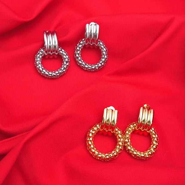 Brinco com pendente circular facetado