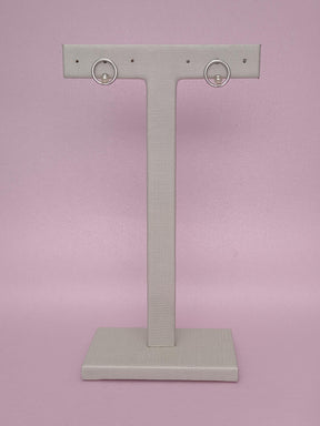 Brinco Redondo Liso Com Pérola: Elegância Minimalista Com Toque Clássico