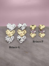 Brinco 3 Corações Martelados P: Charme E Textura Em Tamanho Compacto