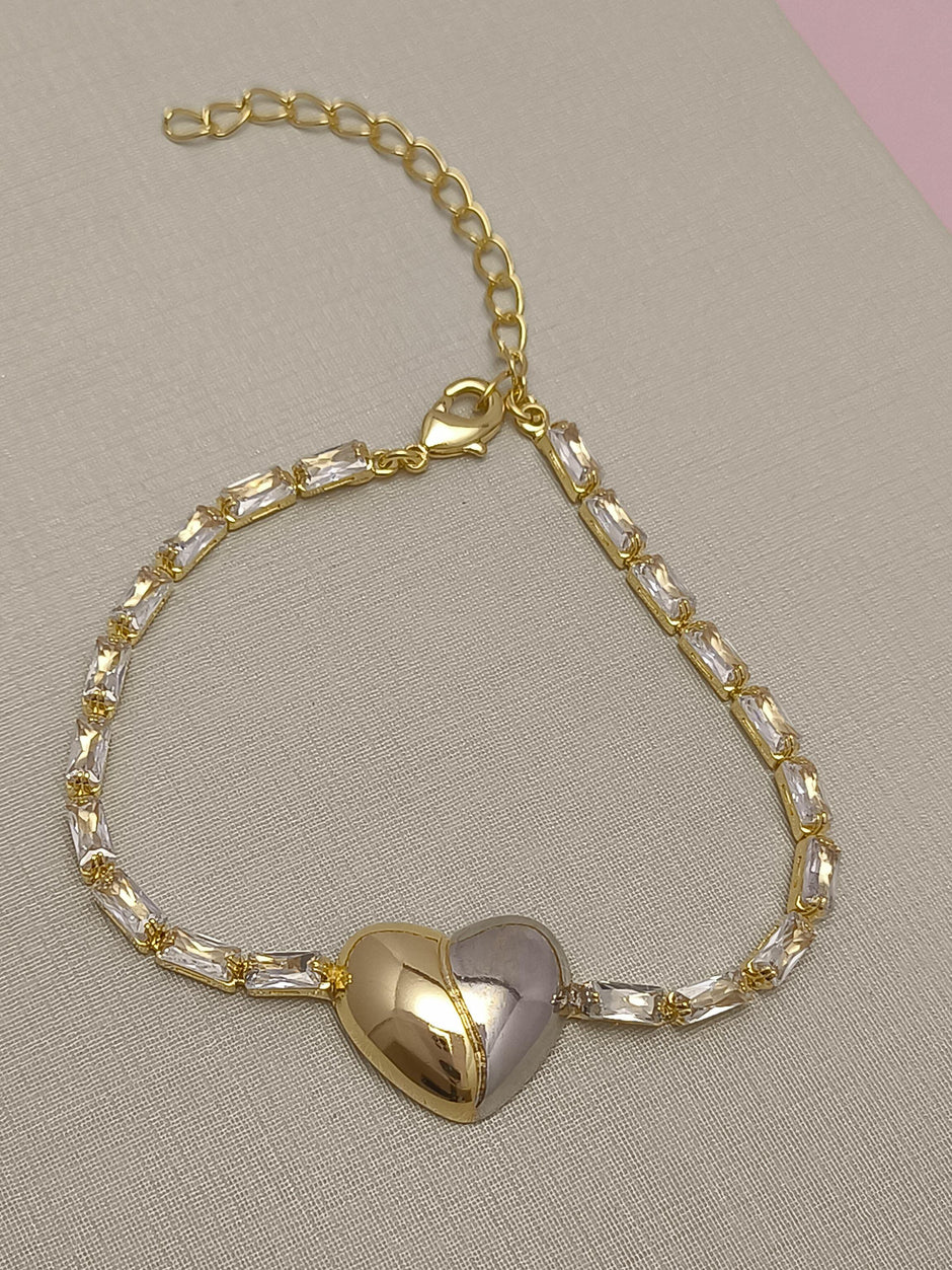 Pulseira com Baguetes e Coração Due Colori: brilho e romantismo em uma peça que une delicadeza e contraste elegante