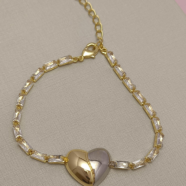 Pulseira com Baguetes e Coração Due Colori: brilho e romantismo em uma peça que une delicadeza e contraste elegante