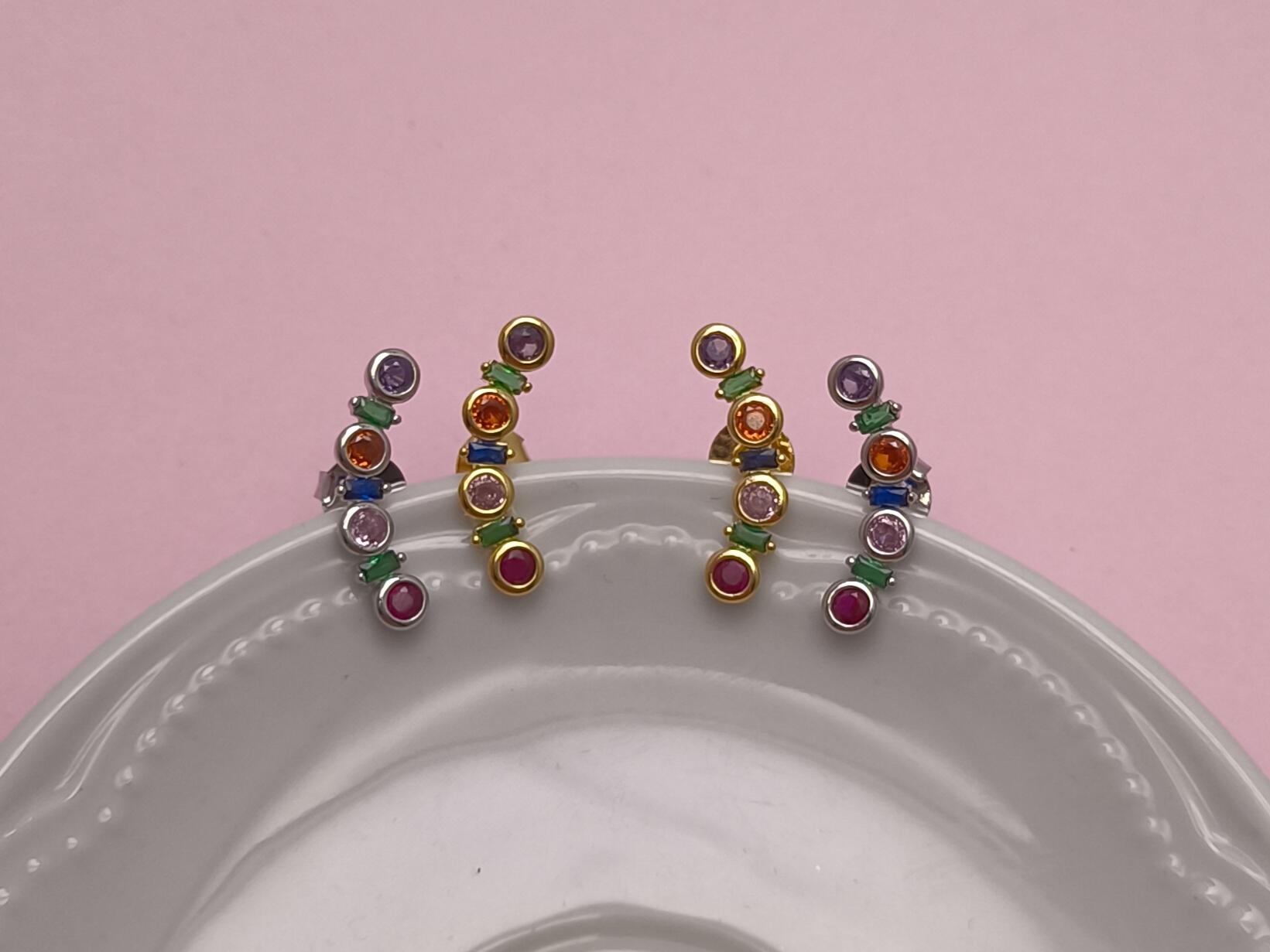 Earcuff com Círculos Coloridos: leveza, cor e estilo sem precisar de furo