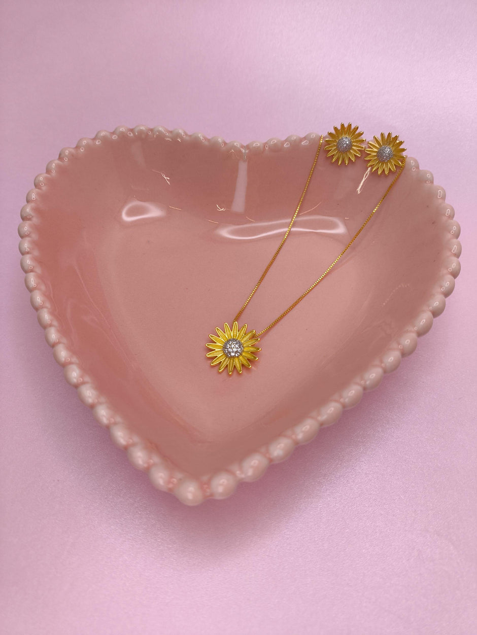 Conjunto Margarida: delicadeza floral com brilho atemporal