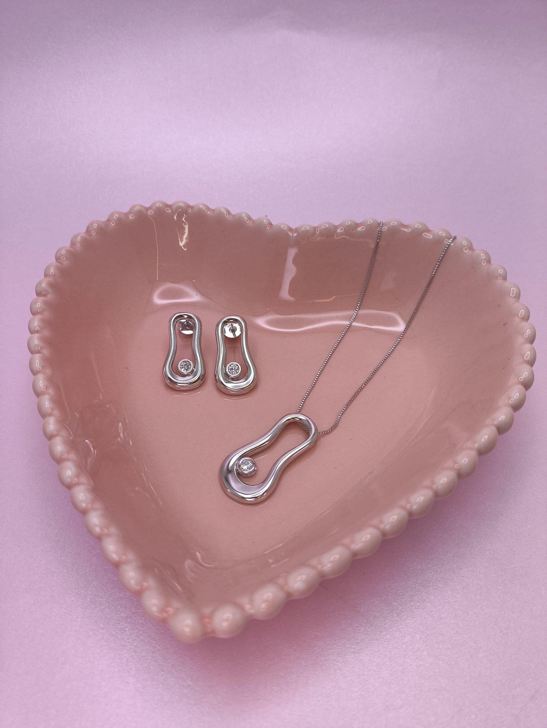 Conjunto Orgânico: design fluido com brilho natural