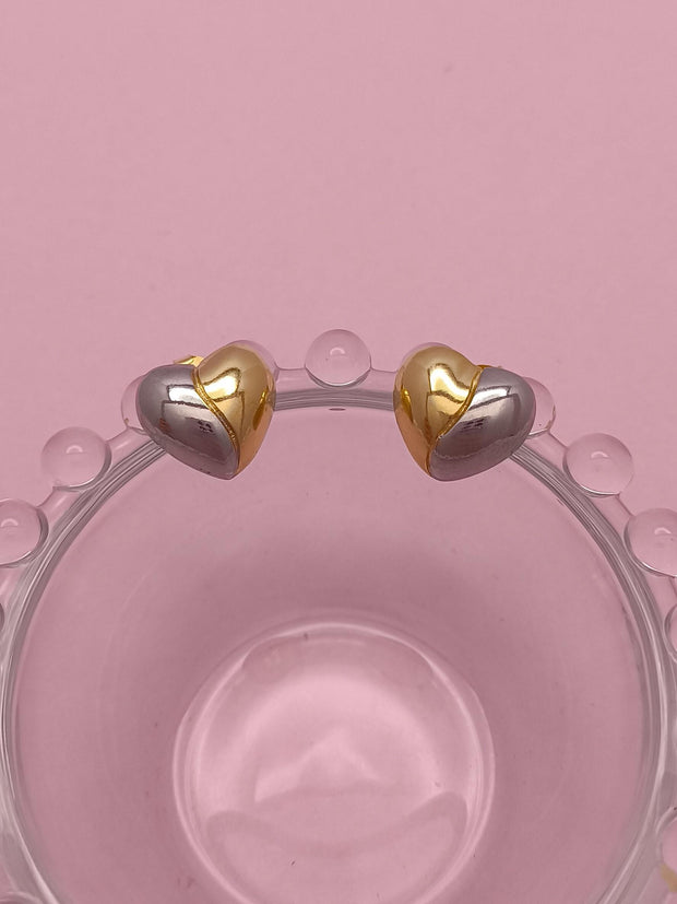Brinco De Coração Due Colori: Charme Bicolor Com Design Sofisticado