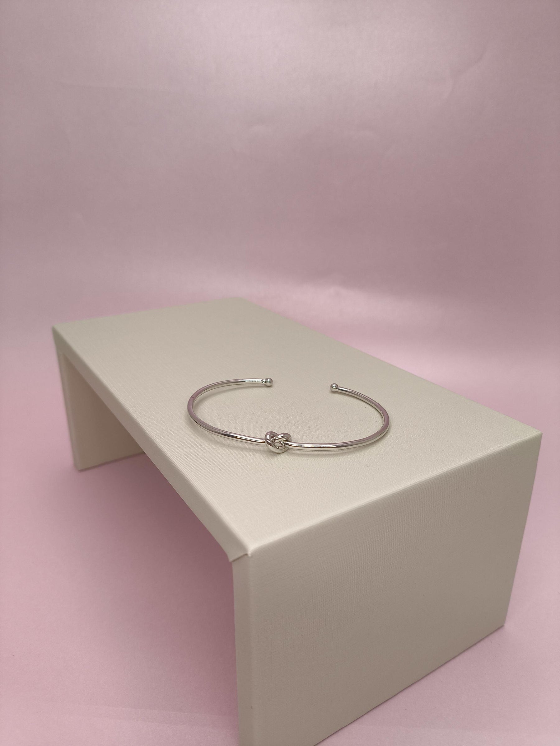 Bracelete Nozinho: Design Delicado Com Toque De Sofisticação