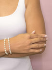 Pulseira com Pérolas Redondas: um clássico moderno que combina delicadeza, brilho e sofisticação