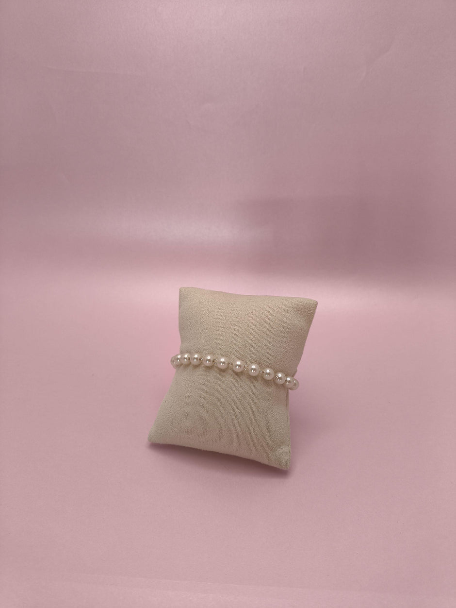 Pulseira com Pérolas Redondas: um clássico moderno que combina delicadeza, brilho e sofisticação