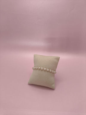 Pulseira com Pérolas Redondas: um clássico moderno que combina delicadeza, brilho e sofisticação